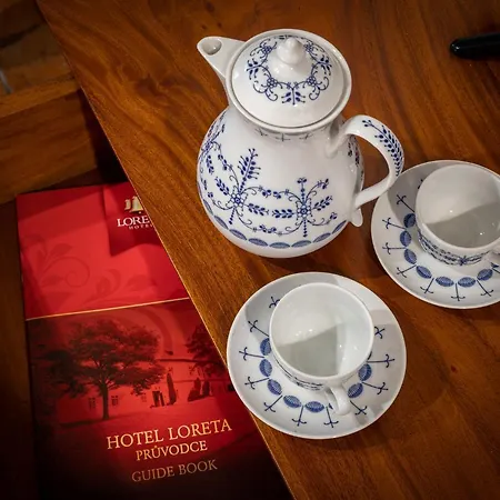 Отель Loreta 3*