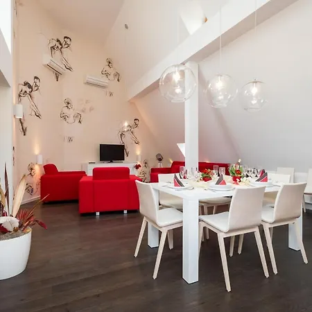 Empirent Beautiful Duplex Apartment *