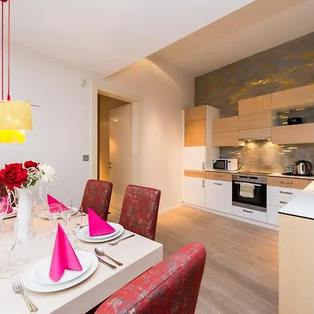 Empirent Beautiful Duplex Apartment