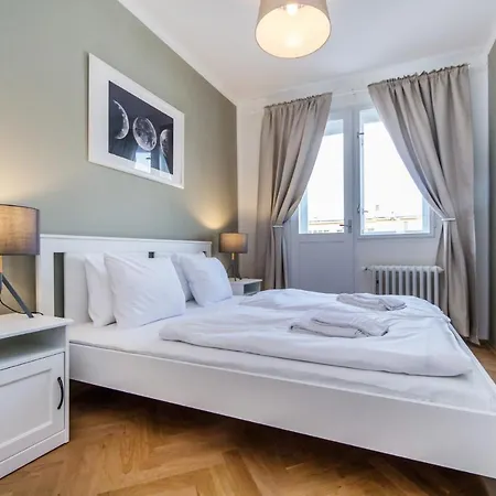 Flora Apartment