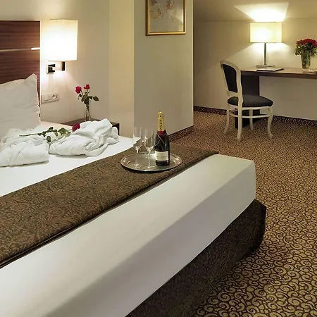 فندق Assenzio 4*
