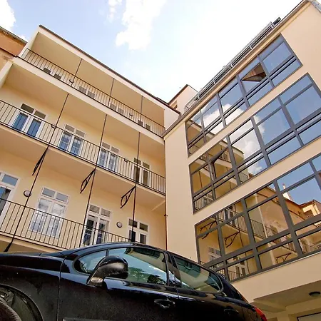 Apartmanhotel La Familia 2*