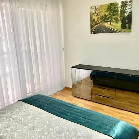 Apartamento Korunni Dvur 130m2, 2 Free Parkings *