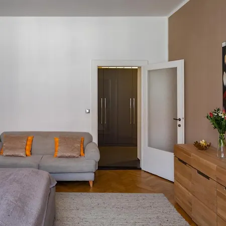 Deluxe In Old Town By Days Apartamento *