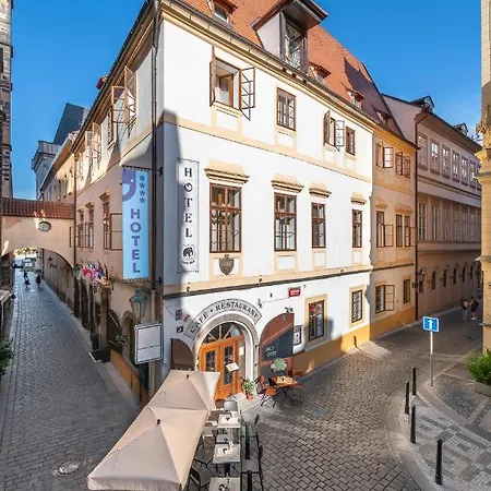 Cerny Slon Hotel