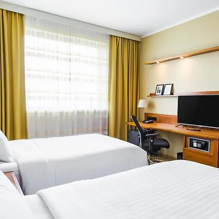 Courtyard By Marriott Airport 4*