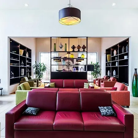 Courtyard By Marriott Airport Praga