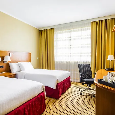 Hotel Courtyard By Marriott Airport