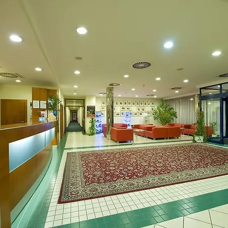 Ramada Airport Hotell 4*