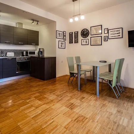 Modern With Balcony And Garage Apartman *
