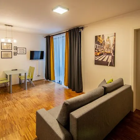Modern With Balcony And Garage * Prága