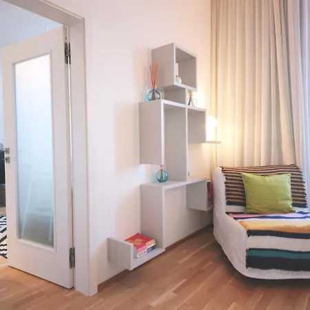 Modern Futuristic / Zizkov Tv Tower + Metro Station Appartement *