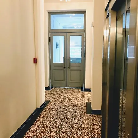 Modern Futuristic / Zizkov Tv Tower + Metro Station Appartement Prague