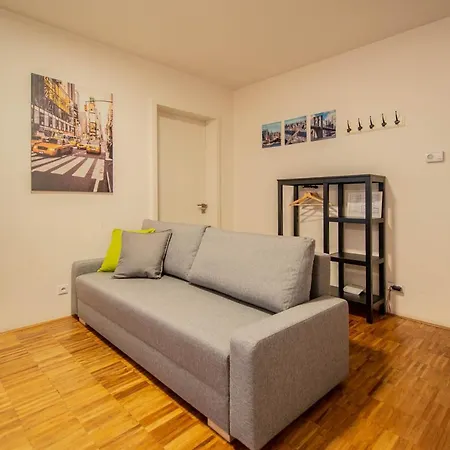 Modern With Balcony And Garage Apartman Prága