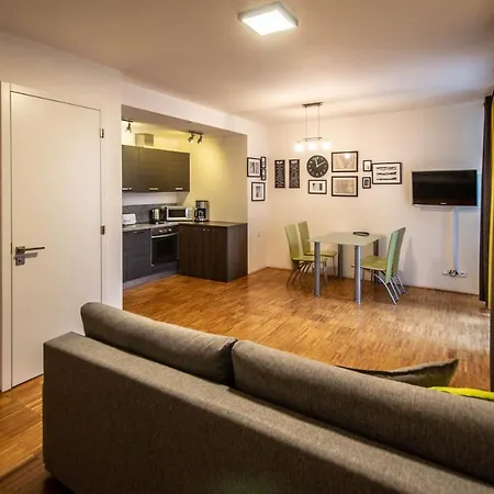 Modern With Balcony And Garage * Prága
