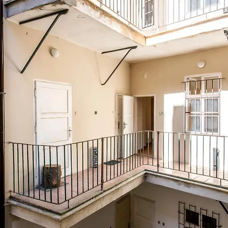 Apartamento Locals Monastery
