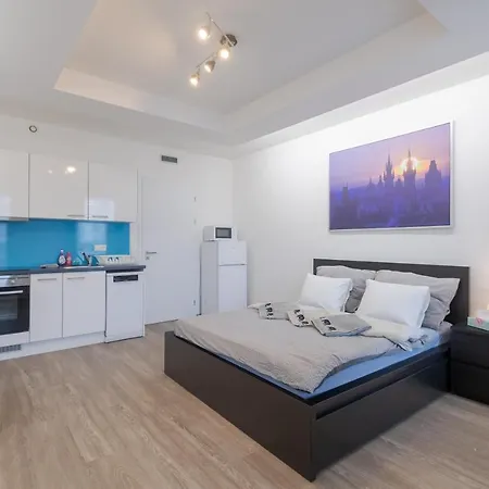 Bright Studio, 10min Centre, Free Parking Apartment