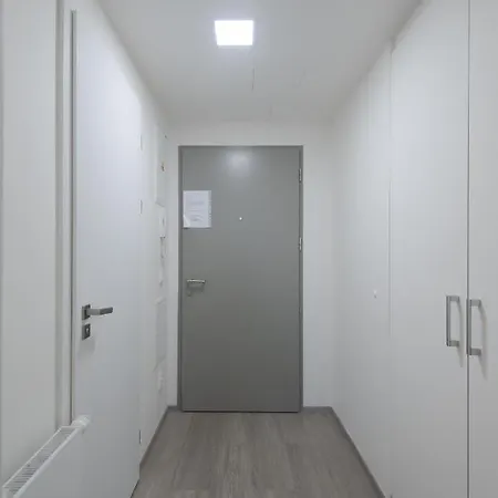 Bright Studio, 10min Centre, Free Parking Apartment Prague