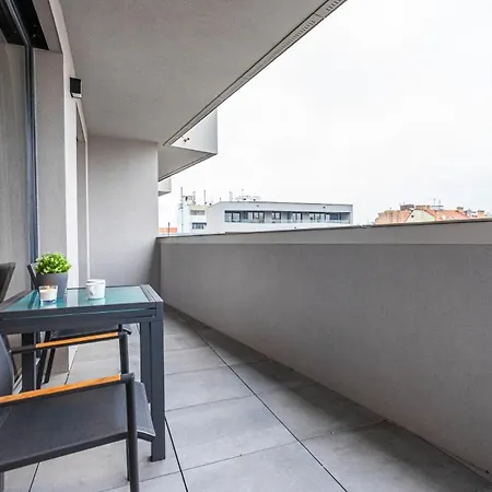 Apartment Oscar With Garage *