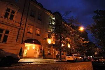 Abri Hotel