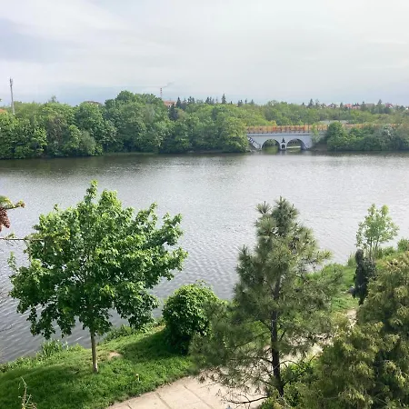 Apartment Near The Pond *
