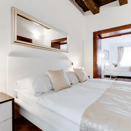 Charles Bridge Royal - Castle District Apartment