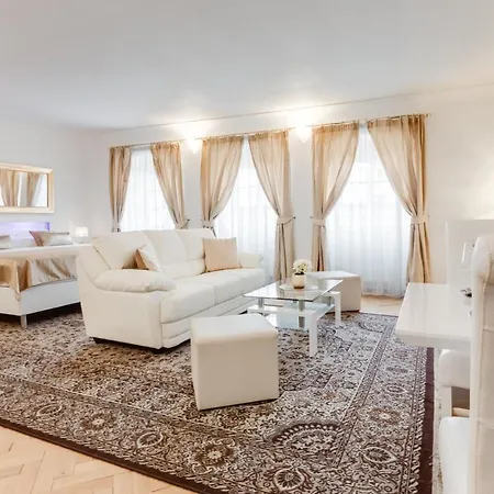 Charles Bridge Royal - Castle District Apartment