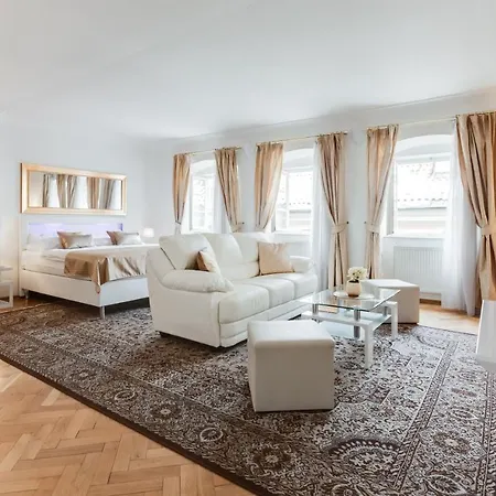 Charles Bridge Royal - Castle District Apartment *