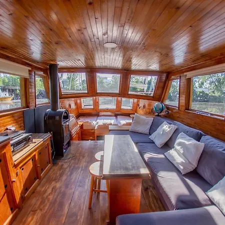 Bay Houseboats 3* Praga