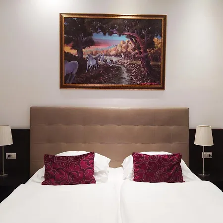 The Palace And 4*