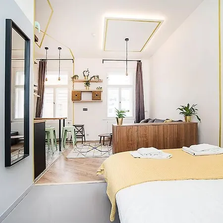 Designer By Beautiful Park & Church Apartment Prague