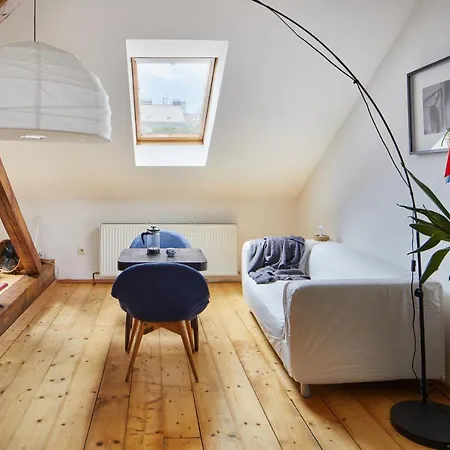 Apartment Days - Sunlit Attic Loft In Vinohrady *