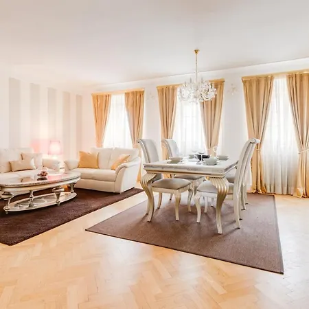 Charles Bridge Royal - Castle District Apartment *