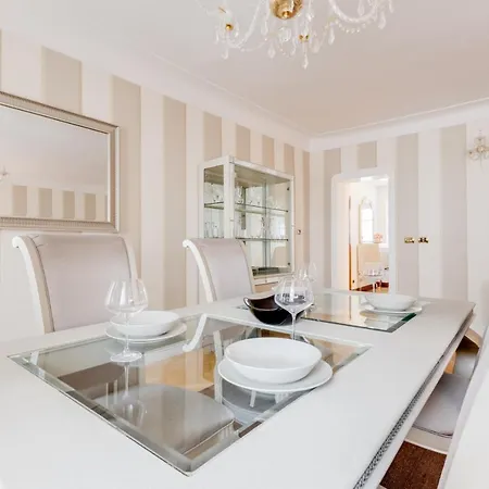 Apartment Charles Bridge Royal - Castle District Prag