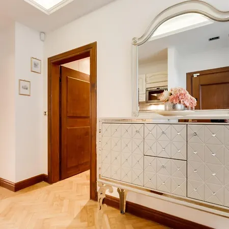 Charles Bridge Royal - Castle District Apartment *