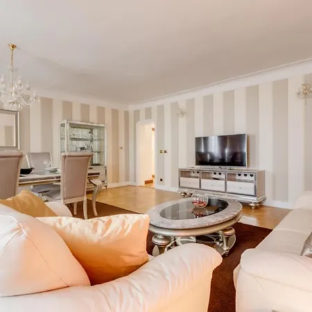 Charles Bridge Royal - Castle District Apartment