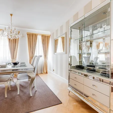 Charles Bridge Royal - Castle District Apartment *