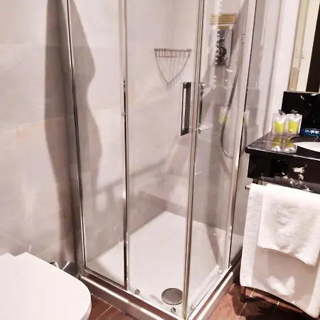 وأجنحة ذا بالاس 4*