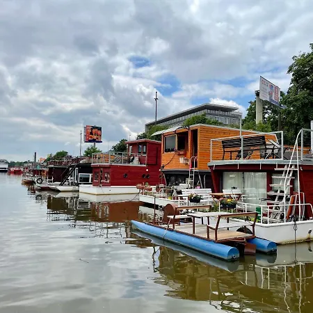 Houseboat Ginger Praag