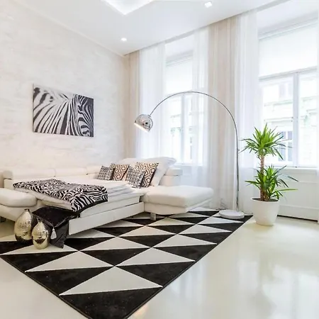 Stylish 5 Minutes Walk From City Center