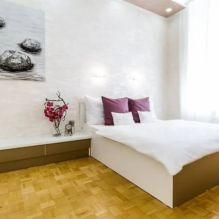 Stylish 5 Minutes Walk From City Center Apartment Prague