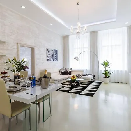 Stylish 5 Minutes Walk From City Center Apartment Prague