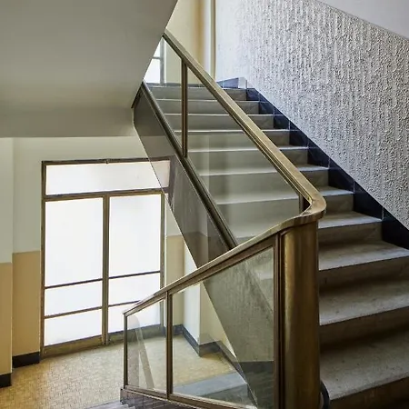 Days - Modern W Retro Elements - New Town Apartment Prague