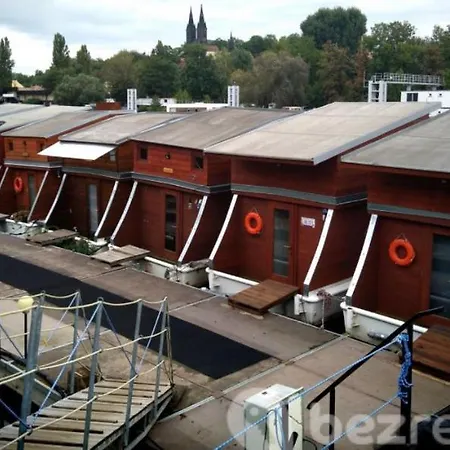 Houseboat Ginger Praag