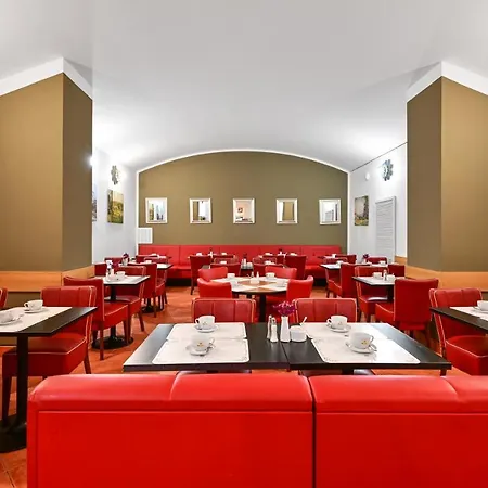 Mala Strana מלון 4*