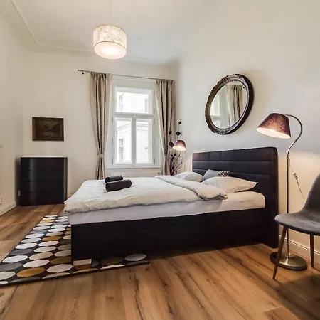 Charles Bridge - 3 Bedroom - Old Town * Prague