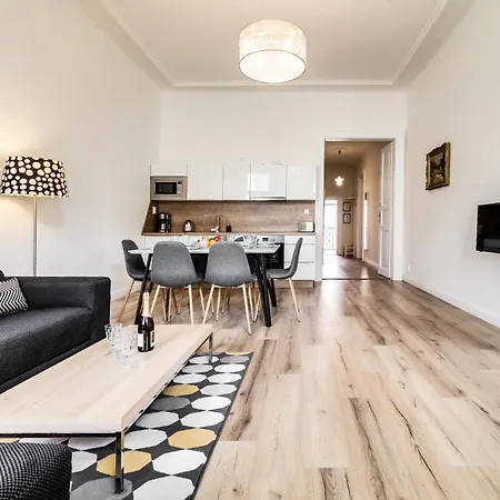 Charles Bridge - 3 Bedroom - Old Town *
