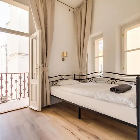 Apartment Charles Bridge - 3 Bedroom - Old Town *