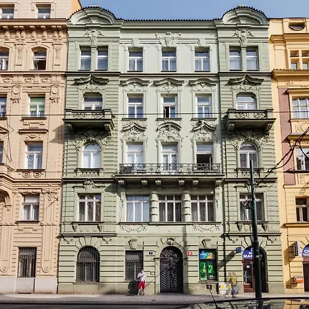 Charles Bridge - 3 Bedroom - Old Town Apartment