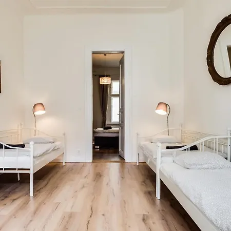 Charles Bridge - 3 Bedroom - Old Town Prague